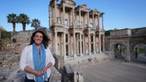 Bettany Hughes Instagram - Morning! Great to talk about #SevenWonders #book at #Oxford last night ( and #Gladiators at #Ephesus ) - will sign copies @Hatchards @Waterstones #London tomorrow X