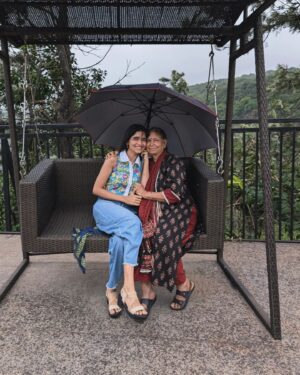 Bhagyashree Limaye Instagram - How will I not be happy? It's goddamn monsoon!! 🌧️
#seasonoflove