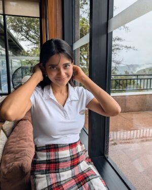 Bhagyashree Limaye Instagram - How will I not be happy? It's goddamn monsoon!! 🌧️
#seasonoflove