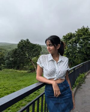Bhagyashree Limaye Instagram - How will I not be happy? It's goddamn monsoon!! 🌧️
#seasonoflove