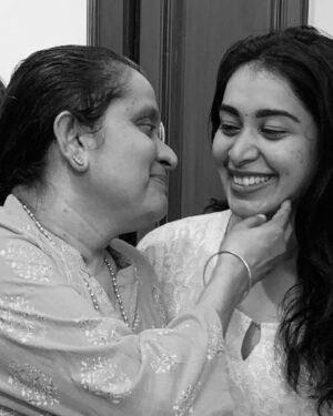 Bhama Arun Instagram - The most beautiful woman I’ve ever met, Even in the most difficult circumstances i have always seen you keeping a small smile on your face amma. You have raised us strongly, though on the days you were ill you managed both of us. You managed to get us ready going everywhere and you come naturally still wondering how beautiful you look.Even now a day without annoying you would be my worst day. Amma is always proud of her girls and her man. She always stood for us. No one in the world could replace the warmth, care and blessings like the way you showered on us. I have always been amused when others tell about Amma’s talents and interests when she was a teenager.Amma always sacrificed her life for us. I wish a very Happy Mother’s Day to all the beautiful mother’s who sacrificed their dreams for their children and family. You people are incredibly great❤️. Praying that all the Mothers stay healthy and a happy life ❤️.

Happy Mother’s Day Amma ❤️.

#mothersday #amma #happyday