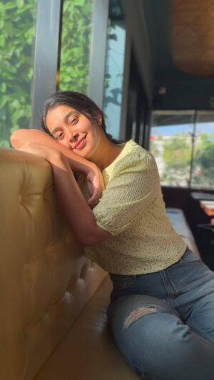 Bhama Arun Instagram - I  am soo in love with this ❤️ how about you?? 
Rotate your phone 😉😉😇

#nofilter #natural #soothing #malayalam #bhama #trendingreels