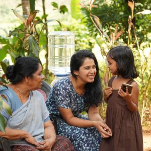 Bhama Arun Instagram - ❤️❤️❤️❤️❤️ 
Pictures just before that one scene😄😄

@sudheesh_gopinathn @surajvenjaramoodu @rajeshmadhavan @renjikankol @jas_ith__a @unni_ozo_ @joval_siddique @chandrikamadikai 

#madanolsavammovie #malayalmovie #trending #madanan#alice