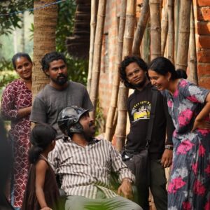 Bhama Arun Instagram - ❤️❤️❤️❤️❤️ 
Pictures just before that one scene😄😄

@sudheesh_gopinathn @surajvenjaramoodu @rajeshmadhavan @renjikankol @jas_ith__a @unni_ozo_ @joval_siddique @chandrikamadikai 

#madanolsavammovie #malayalmovie #trending #madanan#alice