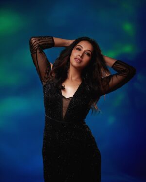 Bhama Arun Instagram - Wrapped in BLACK 🖤

Styling @styled_by_arundev
Photography and post production @plan.b.actions by @jibinartist
Costume @devraagh
Makeup: @makeup_by_shibinantony
Studio @maxxocreative , @studio_maxxo
Photography assist @dayonphotos, @rizwanmechoth,
Special thanks to @huwais.majeed