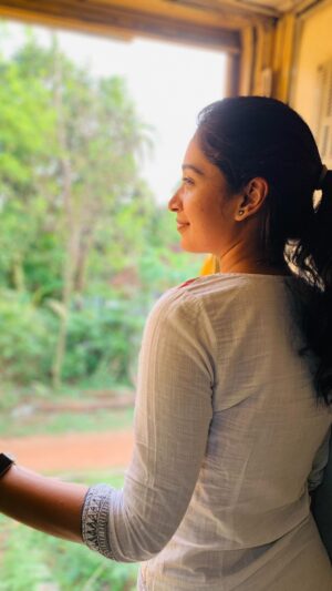 Bhama Arun Instagram - Loving this song😍😍❤️❤️❤️

#sathyabhame #bhama #trendingreels #trending