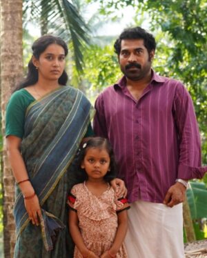 Bhama Arun Instagram - ആദ്യം ചോരാത്ത ഒരു വീട്  എന്നിട്ട് പോരെ ബാക്കി എല്ലാം മദനേട്ടാ ??? 
@surajvenjaramoodu @sudheesh_gopinathn @ajithvinayakafilms 

#madanolsavammovie #madanolsavam