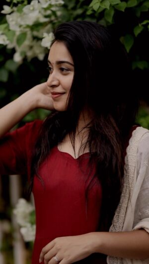 Bhama Arun Instagram - When red hits you differently ❤️

#malayalam #wednesday #trending