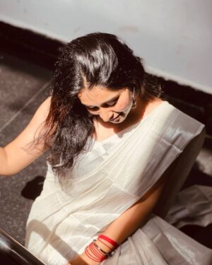 Bhama Arun Instagram - Sunshine ☀️ 
Because i am made for sunny days ☀️ 
 

Pc: @f__p__v 

#onam #onamcelebration #sunnyday