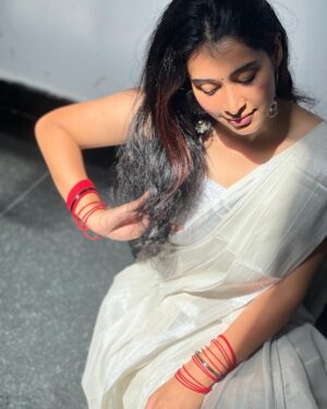 Bhama Arun Instagram - Sunshine ☀️ 
Because i am made for sunny days ☀️ 
 

Pc: @f__p__v 

#onam #onamcelebration #sunnyday