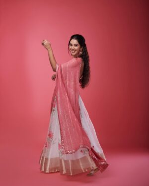 Bhama Arun Instagram - Added some pink 💕 onam🌸🌸

STARRING @bhama.arun
Styling @styled_by_arundev
Photography and post production @plan.b.actions by @jibinartist
Costume @devraagh
Makeup: @makeup_by_shibinantony
Studio @maxxocreative , @studio_maxxo
Photography assist @dayonphotos, @rizwanmechoth,
Special thanks to @huwais.majeed 

#onam #onamcelebration #onamspecial #onam2023 #festivetime