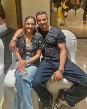 Bhavna Choudhary Instagram - After waiting for more than an year, finally sharing my most cherished album from the sets of FARREY. Eternally grateful for working with the most talented and inspiring artists. Special mention to @ronitboseroy sir and @juuhithesoniibabbar ma’am for being so warm and helping throughout our performances. And the mind behind it all @soumendra_padhi sir. And @vijayganguly sir for making MACHADE TABAHI possible keeping it raw, real and fun. Thank you for accepting me as Priyanka Didi, go watch the film at your nearest cinemas now! 😇✨🌷