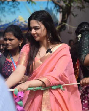 Bhavya Trikha Instagram - Celebrated proper village style pongal with @jayatvofficial ✨ #happypongal 🔥