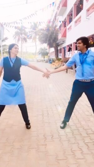 Bhavya Trikha Instagram - Vinoth & sruthi in multiverse 😁 #joethemovie #3
Video eduthavar : ungal @somshekar_ ❤️
