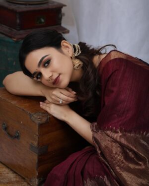 Bhavya Trikha Instagram - Classic elegance never fades 🥻🪕
.
#vintagevibes