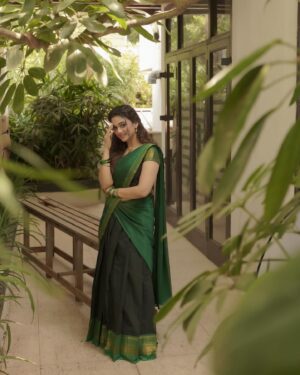 Bhavya Trikha Instagram - As my Insta family wished, here’s my traditional, homely look🙏🏻☀️
.
.
 @ivalinmabia
 @camerasenthil @jeevithamakeupartistry @rrajeshananda