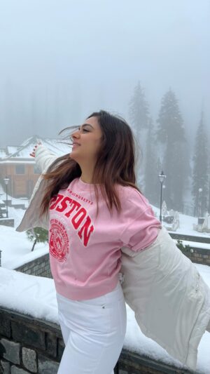 Bhavya Trikha Instagram - Favourite song   favourite destination = Happy B ❄️