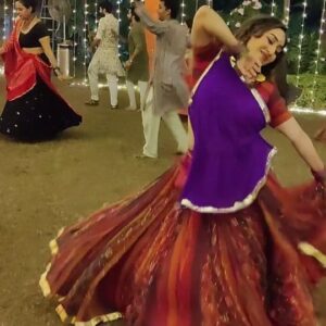 Bhumi Rajgor Instagram - Maru mukhdu malkaay.. maru jobaan chalkaay..
.
.
.
🎥 @zankhanasonipatel29 
.
.
#navratri #garba #tradition #gujarati #gujarat #dhol #garbalover #garbalove #loveforgarba #lovefordance #savegarba