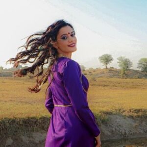 Bhumi Rajgor Instagram - Go check out this wonderful song Maarag on YouTube where we shot in the most unbelievably beautiful location. Love how it has turned out. 💜

@niralikartik @kartikkshah @maati_baani @salimkhansidherjaisalmer @manvendrasinghshekhawat_
@dhun_jaipur @hogafilms_india @inktalks 

Maarag ft Salim Khan is out now🌻
@salimkhansidherjaisalmer 

Link in bio 💞

When I first heard this song, I had tears in my eyes. It still does that to me 💞

Thanks @manvendrasinghshekhawat_ and to the wonderful people at The Culture Lab, @dhun_jaipur for making this song sound and look like how it turned out to be!

I met Manvendra at INK fellows program at @inktalks a few years ago and since then we were looking for an opportunity to collab. This is how Maarag happened🌻

Filmed by @hogafilms_india

Wearing my forever favourite brands, 
Clothing @raw_mango 
Jewellery @aurus.jewels

Hair ~ Make Up @bhumirajgor 💞

Check out the last one 😍
Reposted from @niralikartik