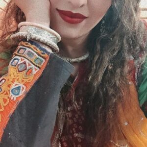 Bhumi Rajgor Instagram - Ame dalda lidha chori raaj..
.
.
.
🎥 @zankhanasonipatel29 
🎤 @sanoza11  @krishna_engineer
 .
.
#garba #navratri #gujarati #loveforgarba #lovefordance #garbalover #garbalove #gujarat #traditional