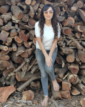 Bhumi Rajgor Instagram - Princess in the woods
.
.
.
#princess #poser #poserforlife #model #actress #white #sunglasses #uttarpradesh #curls #cute #nature #love #itr