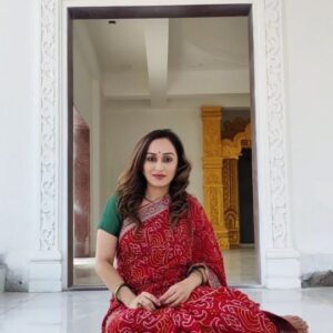 Bhumi Rajgor Instagram - Jaane na nirmohiya
.
.
.
#shootdiaries #actor #kathak #bandhani #holi #instareels #madhuridixit #love #dance #instagram