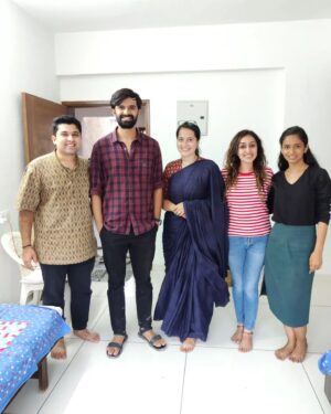 Bhumi Rajgor Instagram - After processing the rollercoaster of emotions that went with the releasing of my first movie and allowing it all to sink it, I am finally ready to write about it. 

The gratitude and blessing that I feel just to be a part of this epic record-breaking success is overwhelming. This series of behind the scenes photos that you see shows nothing of the hard work that went behind the camera, not just of the actors but also the crew. Every single person has literally given more than their hundred percent. 

This movie made me face a lot of fears; of being completely make-up free in front of the camera, facing my fear of heights, being vulnerable and bawling my eyes out for the entire world to see, the fear of my dog being left alone if something happens to me.. and I am glad I was able to experience all of this and face every fear head on. 

The incredible support of the immensely talented team of the movie has to be given credit for the success of this movie. 
Beginning with @jaybodas , what a vision! So incredibly talented to bring out such raw emotion and authenticity in every single scene. 
@parth__85 your creative vision, hats off! 
@actoryash  such a grounded hardworking dedicated actor.. honestly after doing these scenes, I actually realised what serious cinema is. 
@nautankideep Thank you for making the set so light-hearted and fun filled. You stole the show with this movie. 
@sharmajiacts The quiet authentic talent that you possess, you are going to do really big things in cinema. 
@vaishalshah7 It is very rare to find such a friendly supportive producer who is the head of one of the biggest production houses in the industry. Thank you for your incredible support, care and every single thing.
@abhishekshahcastingcompany @abhishekshah29 @ekta_hi_hoon Thank you for bringing this in my life. You guys literally changed my life in the best possible way.
@bibhudp Thank you for capturing every shot so creatively.
@jannockfilmsllp @anandpandit @amitabhbachchan @deekshajoshiofficial
@tarjanee.bhadla And every single person associated with creating this magnum opus, I thank you all from the bottom of my heart. ❤️
.
#faktmahilaomaate #gujarati #gujaratimovie #dhollywood