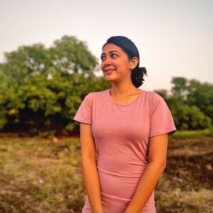 Bhumika Barot Instagram - Golden glow ☀️ 

Welcome 2024 💘🌳