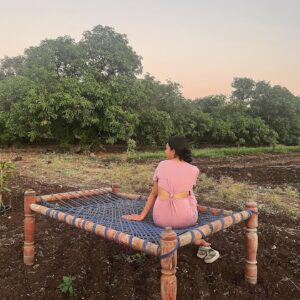 Bhumika Barot Instagram - Golden glow ☀️ 

Welcome 2024 💘🌳