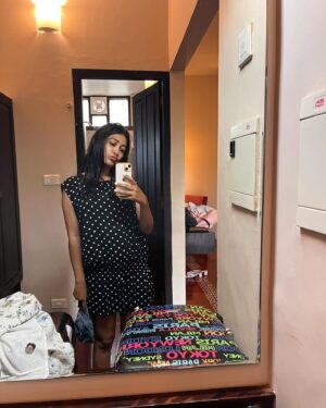 Bhumika Barot Instagram - come alive today 🪞 
&
Lively up yourself
