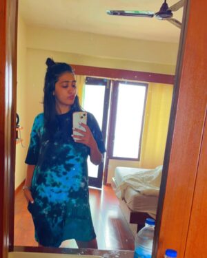Bhumika Barot Instagram - come alive today 🪞 
&
Lively up yourself