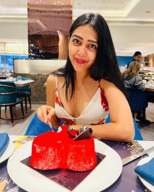 Bhumika Barot Instagram - Thank you all for all the wonderful birthday 🎈wishes ☑️

It was the most memorable and bestest birthday 🎁 ever 

19-3-2024 ❣️