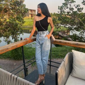 Bhumika Barot Instagram - 🌞 🪴 🖤