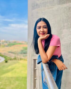 Bhumika Barot Instagram - Work, love, courage and hope 
Make me good and help me cope.! 

Andddd 
call me rose 🌹
 

📸: @aryasagar_ ⭐️