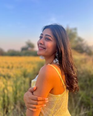 Bhumika Barot Instagram - 💛♓️🧿

अब तो मेरा दिल जागे ना सोता है
क्या करूँ, हाय, कुछ-कुछ होता है 🌻 

Mua&hair : @beauty_enhance_by_pratiksha 

💅🏻: @nails_by_raika_panchal 

👗: @zara