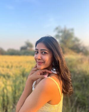Bhumika Barot Instagram - 💛♓️🧿

अब तो मेरा दिल जागे ना सोता है
क्या करूँ, हाय, कुछ-कुछ होता है 🌻 

Mua&hair : @beauty_enhance_by_pratiksha 

💅🏻: @nails_by_raika_panchal 

👗: @zara