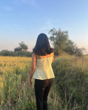 Bhumika Barot Instagram - 💛♓️🧿

अब तो मेरा दिल जागे ना सोता है
क्या करूँ, हाय, कुछ-कुछ होता है 🌻 

Mua&hair : @beauty_enhance_by_pratiksha 

💅🏻: @nails_by_raika_panchal 

👗: @zara