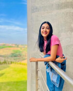 Bhumika Barot Instagram - Work, love, courage and hope 
Make me good and help me cope.! 

Andddd 
call me rose 🌹
 

📸: @aryasagar_ ⭐️