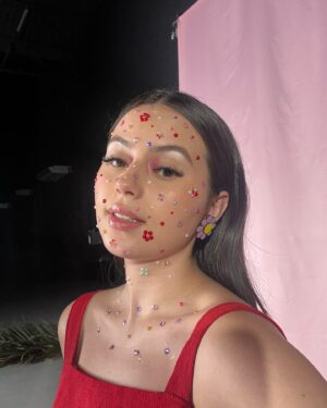 Bia Jordão Instagram - olhando minhas fotos deu vontade de música nova, e por ai? quem mais compartilha do mesmo sentimento? 🙃