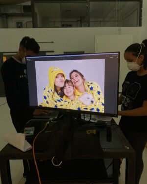 Bia Jordão Instagram - “você é muito parecida com a sua mãe”
frase que sempre ouvi, mas nem sempre concordei. 
mas acho que ser parecida com você sempre foi o que tentei ser. você é símbolo de força e garra pra mim. você olha pro alvo e não desiste, por mais difícil que possa ser. você se entrega e da tudo de si. ah, se eu fosse como você. 
você me ensinou (e ensina) tanto. desde engatinhar, andar ou até mesmo a manter os meus pés no chão. 
obrigada por ser além do que o mundo espera de você.
obrigada por ser minha mãe. 
feliz aniversário, jovem senhora! 👵🏻 
te amo.