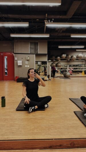 Bia Jordão Instagram - voltando aos poucos a skin “marombia” 💪🏼

#gym