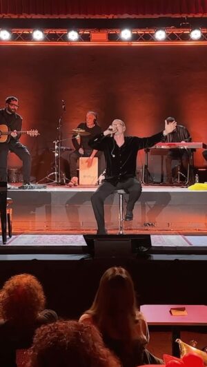 Biagio Antonacci Instagram - È un messaggio per te
Sto chiamandoti
Sto cercandoti
Sono solo e lo sai
È un messaggio per te
Sto inventandoti
Prima che cambi luna
E che sia primavera

Su YouTube il video integrale della presentazione del mio ultimo album L’inizio all’Arci Bellezza di Milano