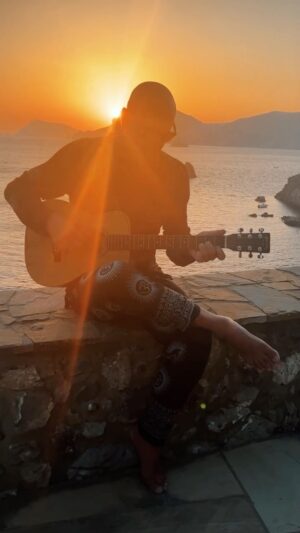 Biagio Antonacci Instagram - Vedrai, vedrai
Vedrai che cambierà
Forse non sarà domani
Ma un bel giorno cambierà

@matalarica #BiagioAntonacci #LuigiTenco #VedraiVedrai #LiGalli #Positano