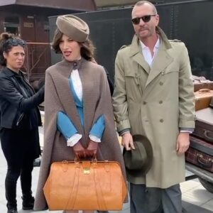 Biagio Antonacci Instagram - Ci sono anime che incontri nella vita, alcune le smarrisci, anche per colpa tua.
Alcune le percepisci sempre in qualsiasi spazio.
Poche galleggiano sempre e ti proteggono nei dubbi e nelle certezze. 
Di Laura non posso farne a meno. 
Auguri mia dolce stella 
Tuo B.

@laurapausini
