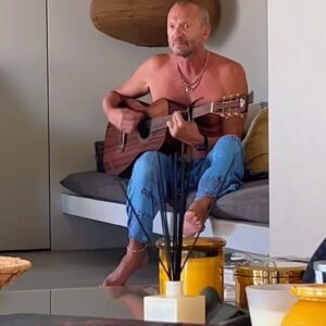 Biagio Antonacci Instagram - Vi auguro idee inaspettate e caldi Ferragosti💥