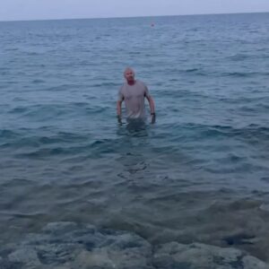 Biagio Antonacci Instagram - Vi auguro idee inaspettate e caldi Ferragosti💥