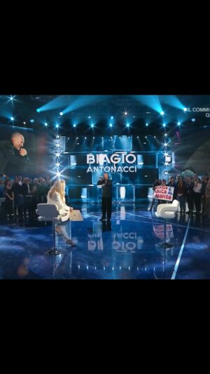 Biagio Antonacci Instagram - Grazie Mara ❤️

@mara_venier #LasciatiPensare #BiagioAntonacci #DomenicaIn #Linizio