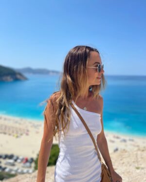 Bianca Bradey Instagram - #tb 1 year ago today. Greece. With 
@andrea__ha ….What a magical place on earth 🇬🇷 🏝️