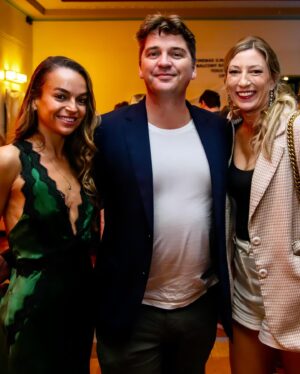 Bianca Bradey Instagram - The Sting screening with some of my favourite people. I love that I’m on my toes…. And I’m still tiny 😅 🕷️ 🎥