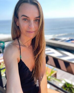 Bianca Bradey Instagram - Back in Sydney. And going through all the photos. Uluwatu days….the sunsets 🌅